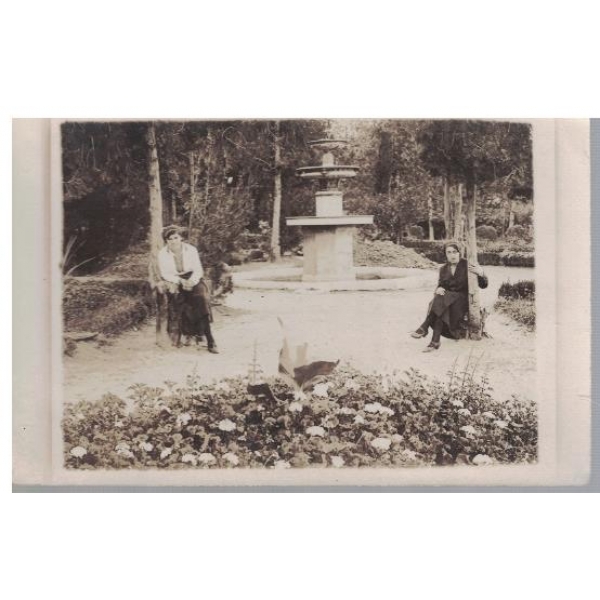 В градината