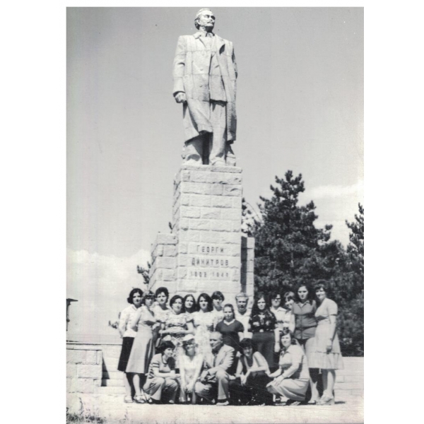 Снимка-Паметникът на Г. Димитров